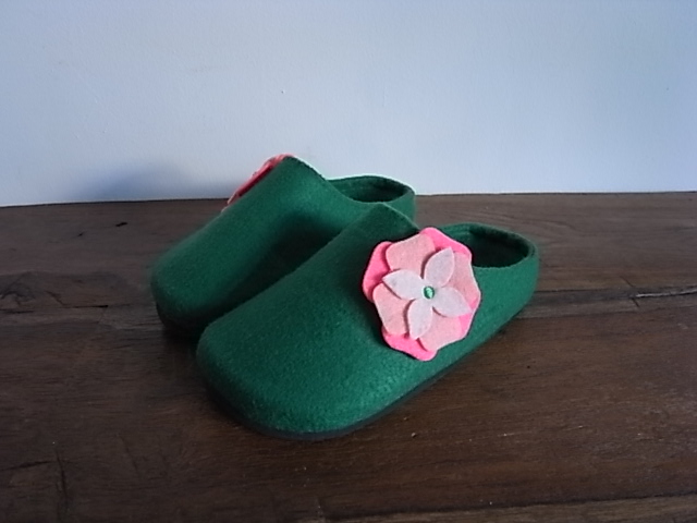 キッズ　フェルト　 サボ花付き