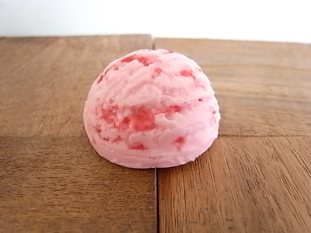 食品サンプル　 ストロベリー アイスクリーム