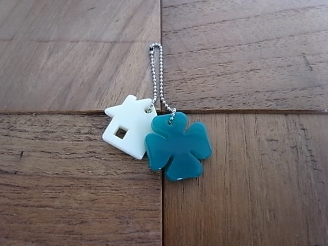 ハウス＆クローバーモチーフ　 プレート