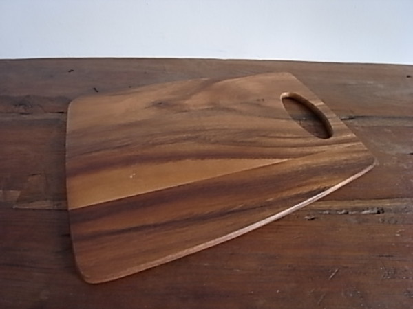 木製カッティングボード　 台形