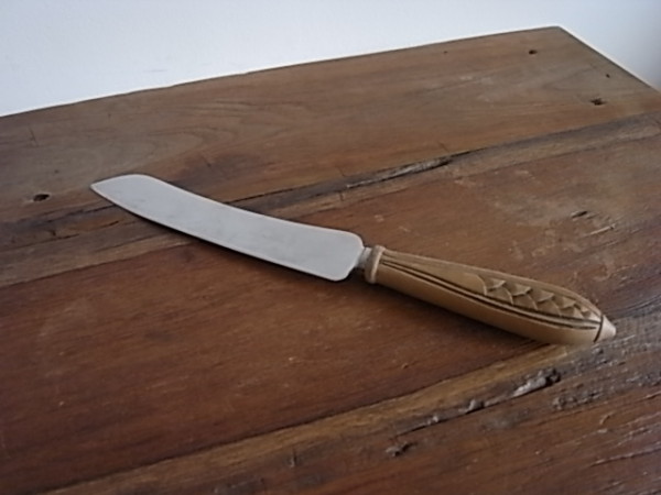 1950年代　 アンティークブレッドナイフ　 持手木彫り