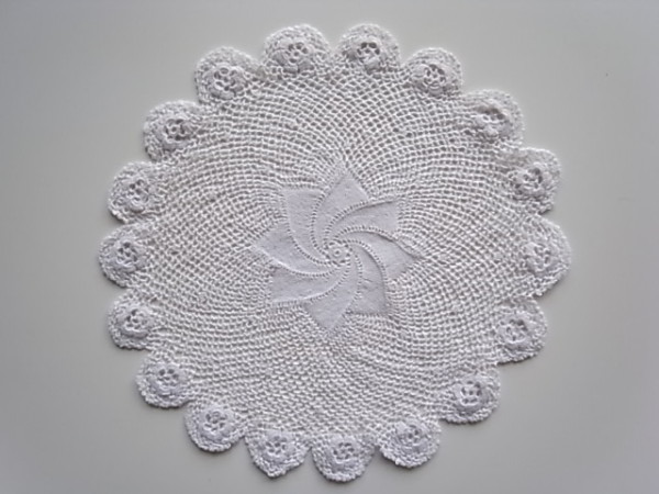 手編みドイリー　 お花型　