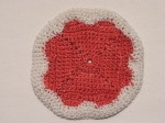  手編コースター　 レッド×フラワーモチーフ