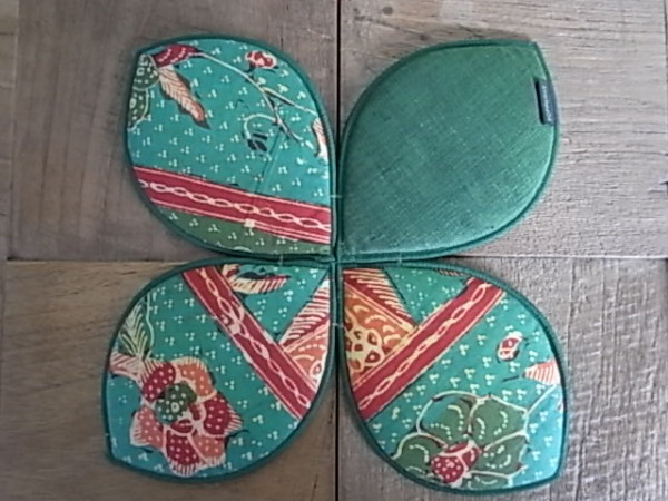 KOPIPANAS リーフ型アジアン鍋敷き（シミ有）