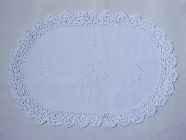オーバル刺繍入 センターマット　 フチレース