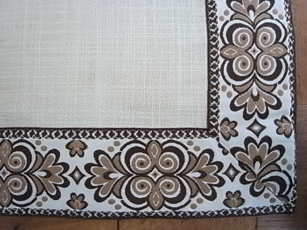 ヴィンテージテーブルセンター　 チロリアンテープ　 ハンガリー製