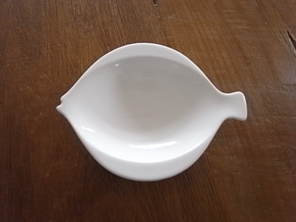 ROYAL COPENHAGEN　 フィッシュ型小皿 ホワイト