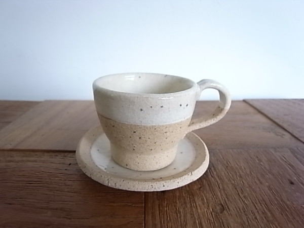 陶器　2層　 デミタスカップ＆ソーサー