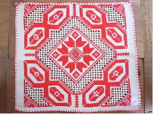 ポーランド製刺繍ミニマット　赤×生成