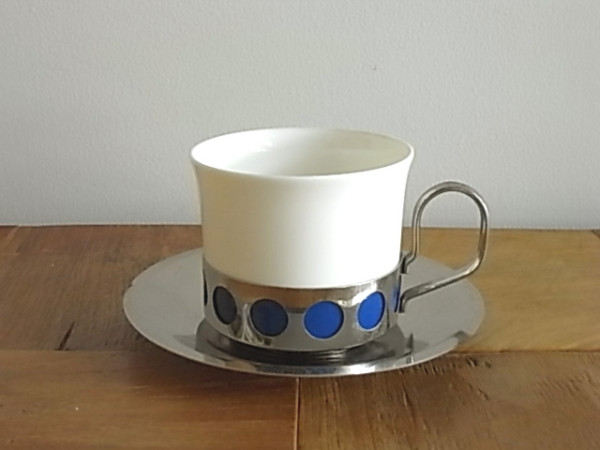 レトロ陶器カップ ＆シルバーソーサー　ホルダー付　全2個