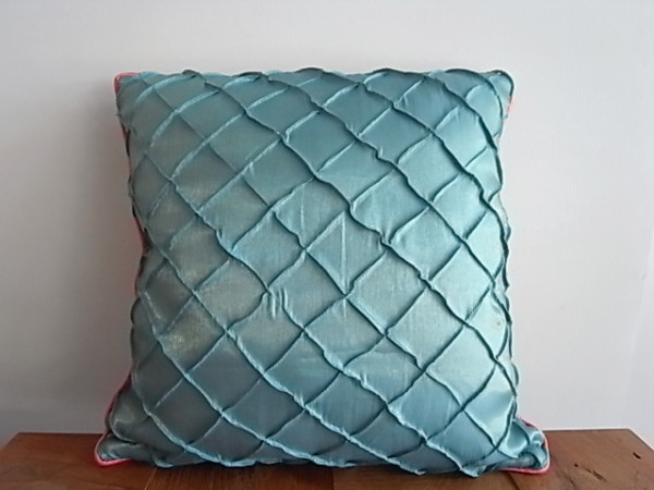 リバーシブルクッション(中綿付)　裏ワインレッド