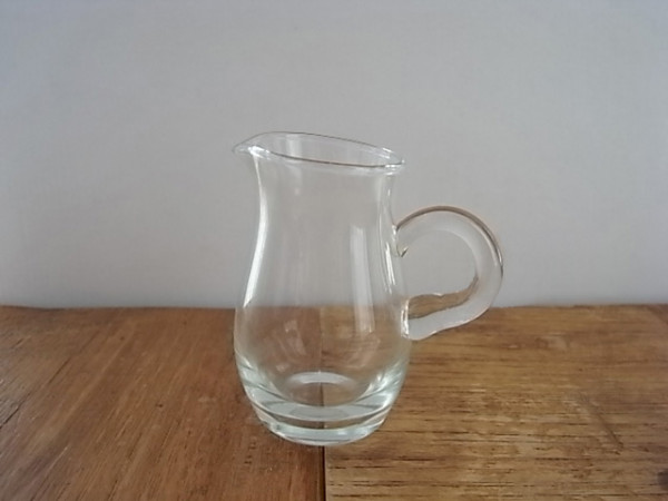 ガラス ミルクピッチャー