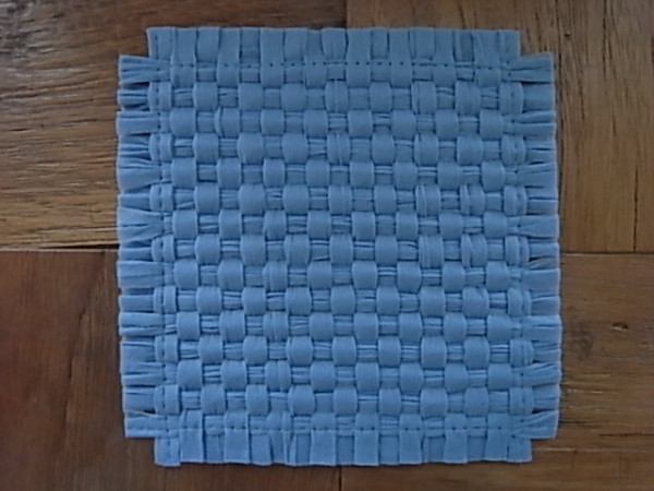 スクエア 編コースター 不織布　ライトブルー